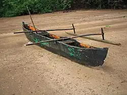 Pirogue sur la plage de Sohoa.