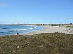 La plage de Trez Goarem vue dans son ensemble depuis son côté Est.