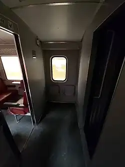 Plateforme d'extrémité "condamnée" d'un DE2 modernisé.