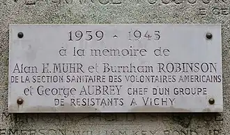 Plaque au dos.