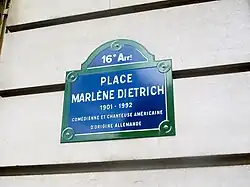 La plaque de la place Marlene-Dietrich à Paris