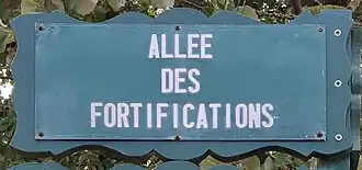 Voir la plaque.