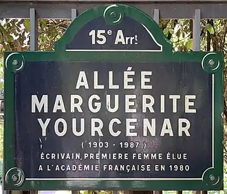 Voir la plaque.