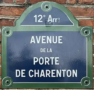 Voir la plaque.