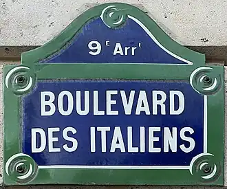 Voir la plaque.