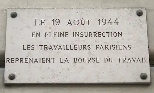 Plaque commémorant la prise de la Bourse du travail lors de la libération de Paris en août 1944.