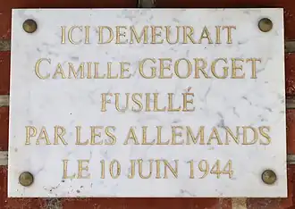 Plaque 30 rue Cartault en hommage à Camille Georget, fusillé par les Allemands le 10 juin 1944.