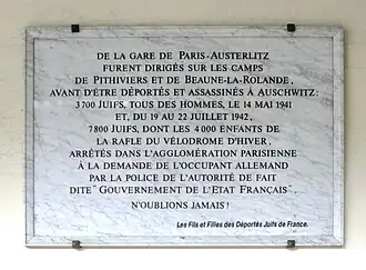 Plaque commémorant la déportation de Juifs.