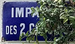 Voir la plaque.