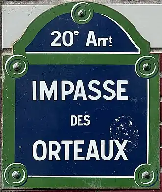 Voir la plaque.