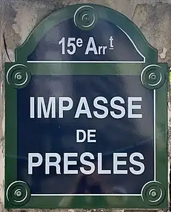 Voir la plaque.