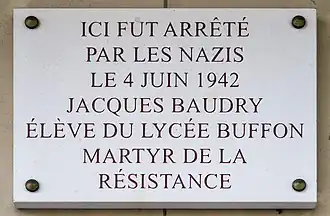 Plaque en mémoire de Jacques Baudry (l'un des cinq martyrs du lycée Buffon), au no&nbsp;247.