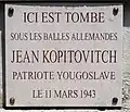 Plaque au croisement avec la rue Racine en hommage au patriote yougoslave Jean Kopitovitch, tué en 1943. Intrigué par cette plaque, François-Guillaume Lorrain lui consacre le livre Vous êtes de la famille ? (Flammarion, 2019).
