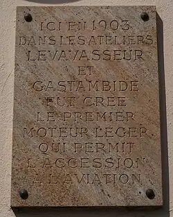 Plaque au no&nbsp;28.