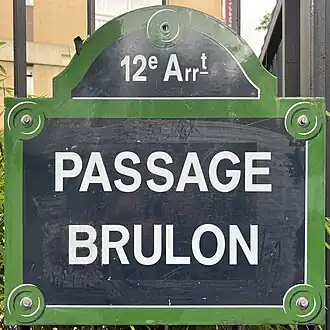 Voir la plaque.