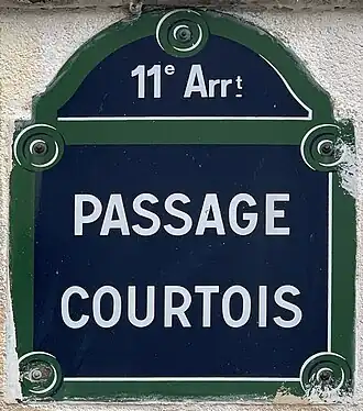 Voir la plaque.