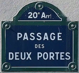 Voir la plaque.