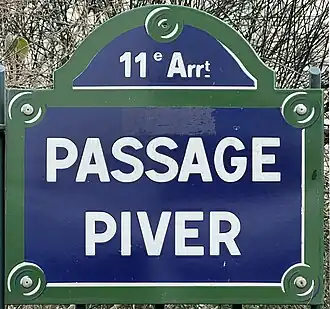 Voir la plaque.
