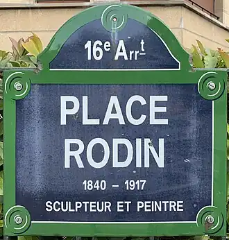 Voir la plaque.