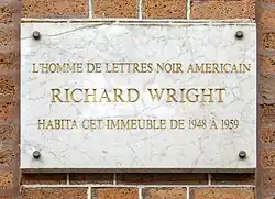 Plaque.