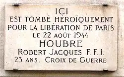 Plaque en hommage au résistant Robert Jacques Houbré, au croisement avec le boulevard Saint-Michel.