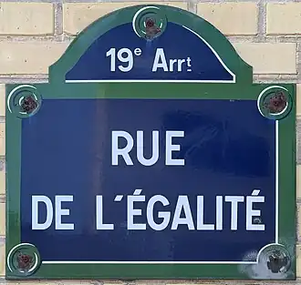 Voir la plaque.