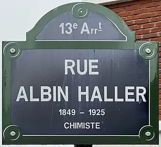Voir la plaque.
