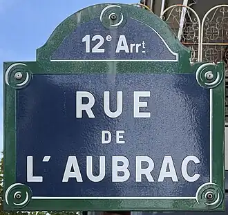 Voir la plaque.