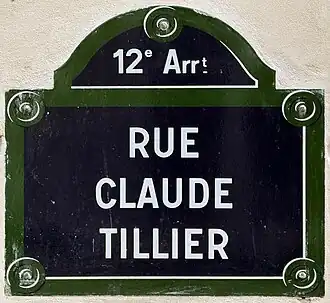 Voir la plaque.