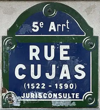 Voir la plaque.