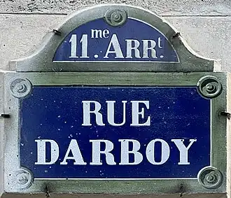 Voir la plaque.