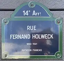 Voir la plaque.
