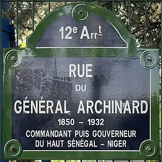 Voir la plaque.
