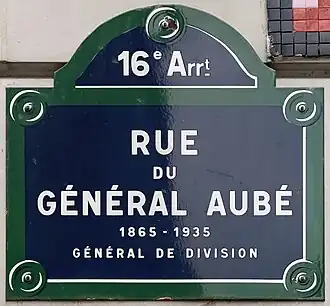 Voir la plaque.