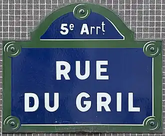 Voir la plaque.