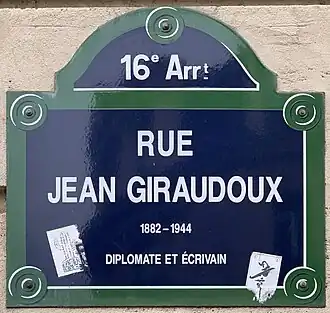 Voir la plaque.