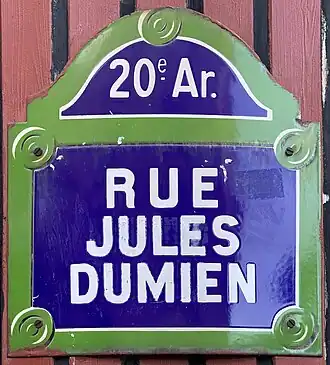 Voir la plaque.