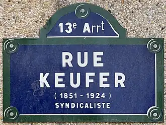 Voir la plaque.
