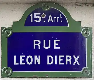 Voir la plaque.