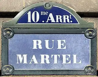 Voir la plaque.