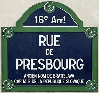 Voir la plaque.