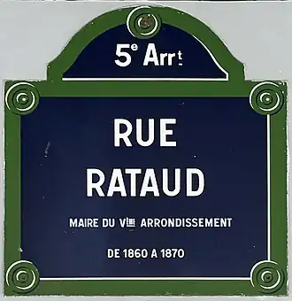 Voir la plaque.