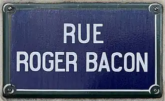 Voir la plaque.