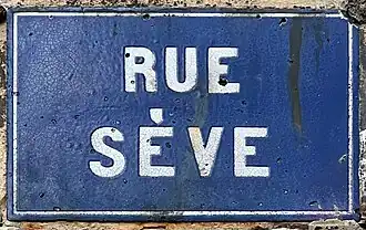 Voir la plaque.