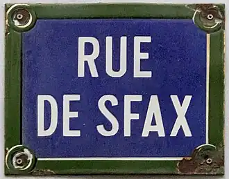Voir la plaque.