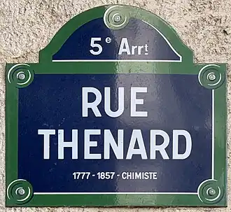 Voir la plaque.