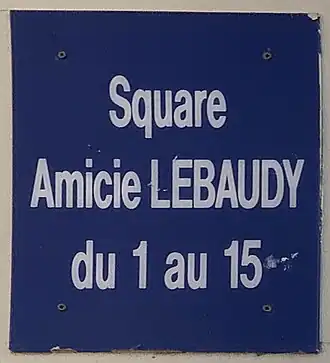 Voir la plaque.
