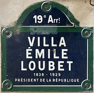 Voir la plaque.