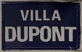 Voir la plaque.