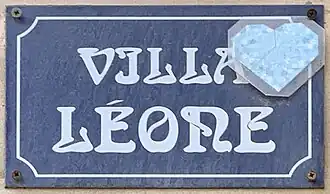 Voir la plaque.